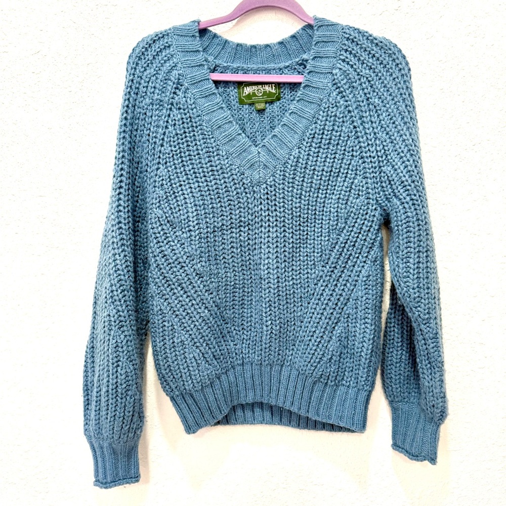 American Eagle Outfitters Women's Blue V-Neck Sweater Xs